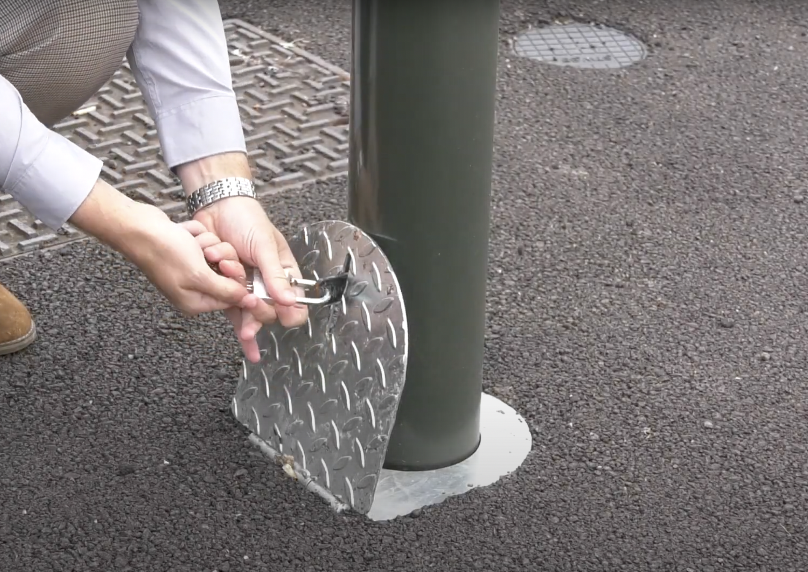 Securing a bollard
